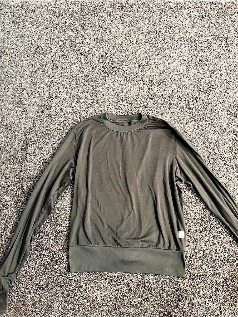 Vuori long sleeve halo crew in green